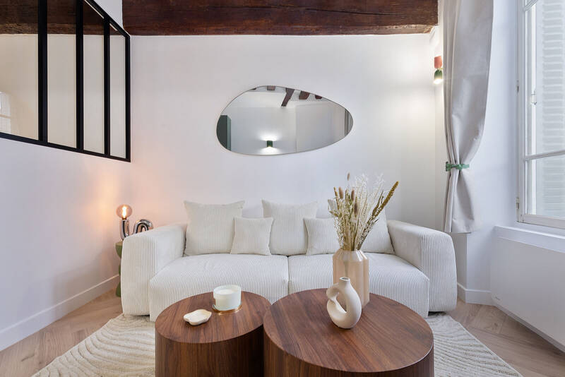 Le salon sous les poutres
