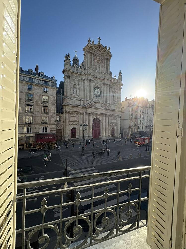 Vue directe sur l'église Saint-Paul depuis l'appartement